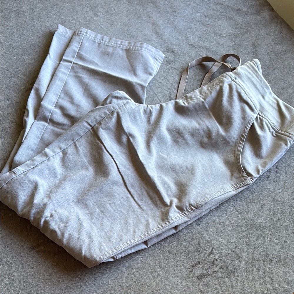 FIGS Straight Leg Scrub Pants in Charcoal Gray